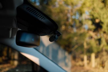 Dashcam vorne und hinten im Mercedes Marco Polo offroad Fahrten aufzeichnen im Mercedes Marco Polo Zubehör Shop 1sternehotel-alles für den Marco Polo Dashcam und Netzteil, SD Karte Set für Mercedes - Benz Marco Polo - inkl. Einbauservice
