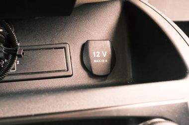 12 volt socket centre console front under cockpit in Mercedes-Benz Marco Polo to body battery continuous current - incl. installation